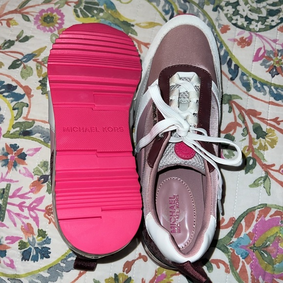 Michael Kors Sneakers - Picture 3 of 5